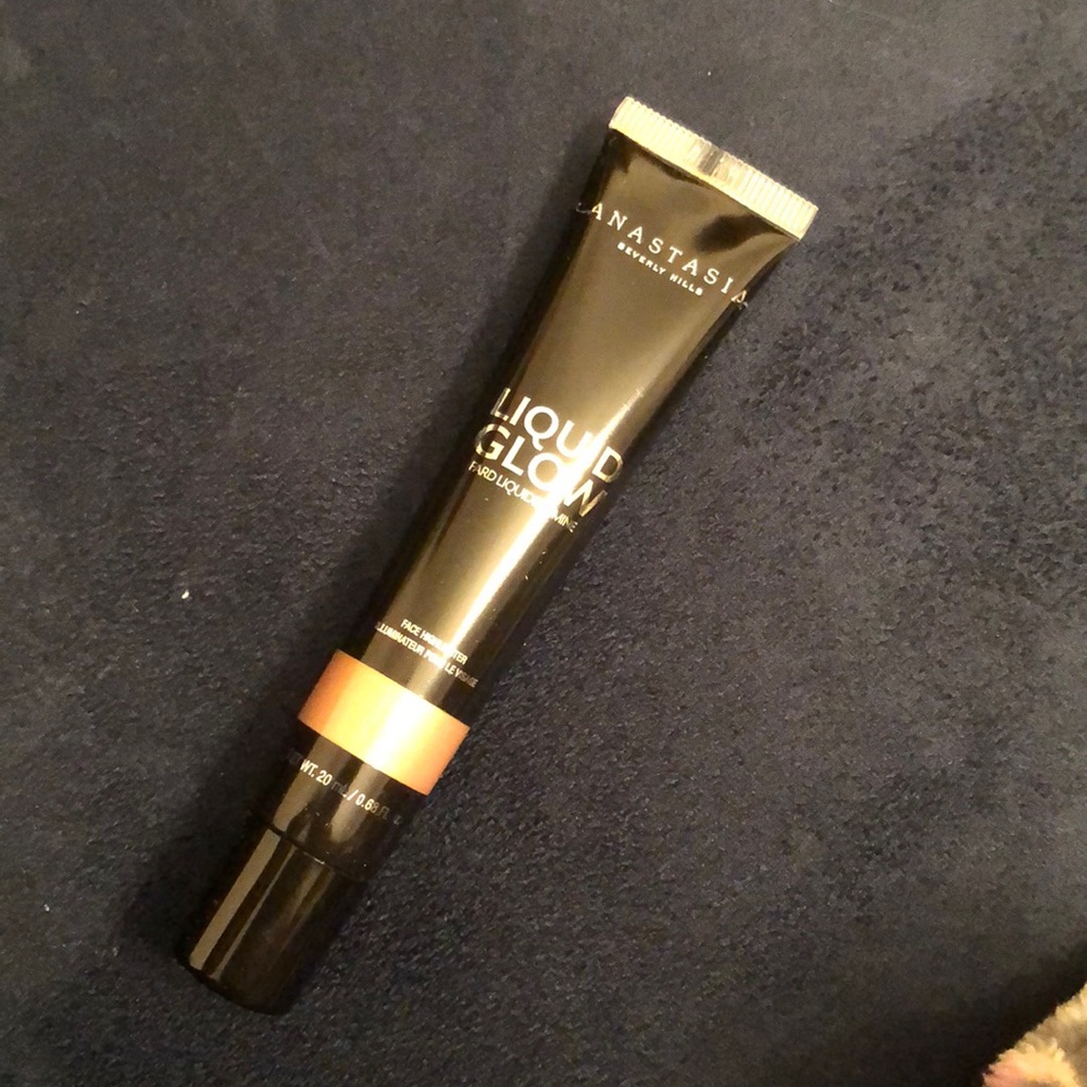Anastasia Beverly Hills liquid glow - Picture 3 of 3